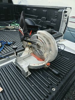 Compound mitre saw