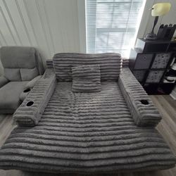 Chaise Lounger With Usb