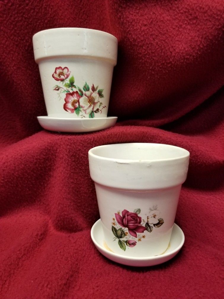 Set Of 2 Vintage Flower Pots