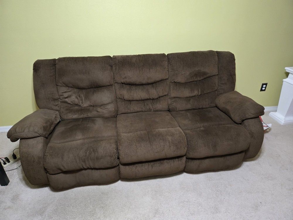 2pc Recliner Set.