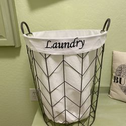 ROUND IRON WIRE LAUNDRY BASKET with LINER