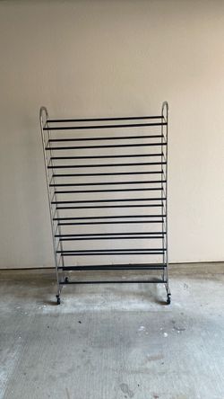 Rolling shoe rack