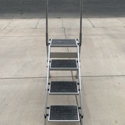 4 ft Aluminum Ladder 