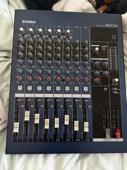 Yamaha MG 12/4 Mixing Console
