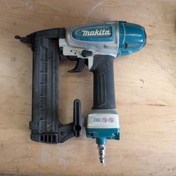 Makita 1/4" Narrow Crown Stapler