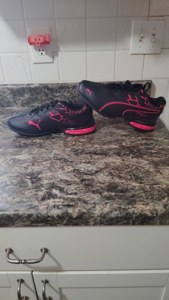 Women's Shoes 9.5