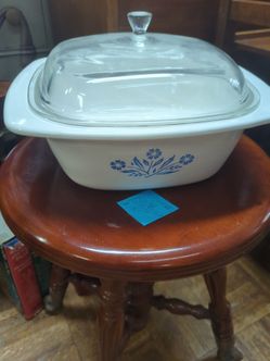 Large covered corningware cornflower covered cassarole