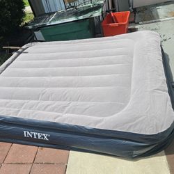 Intex Self inflating queen-sized bed.
No holes, no damage, and it's on travel bag