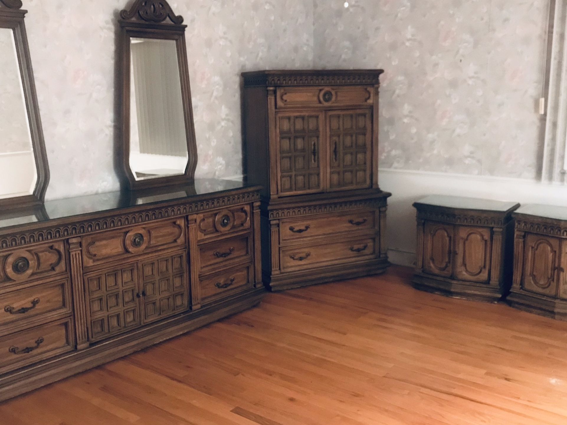 Dresser, Chest And Nightstands