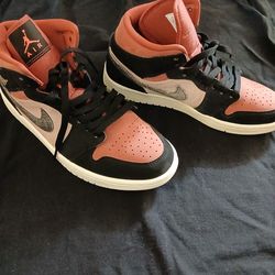 Jordan 1 Mid Sneakers Size 9 Black Pink bq6472-202