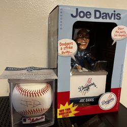 Joe Davis Autrograph Baseball+Bobblehead