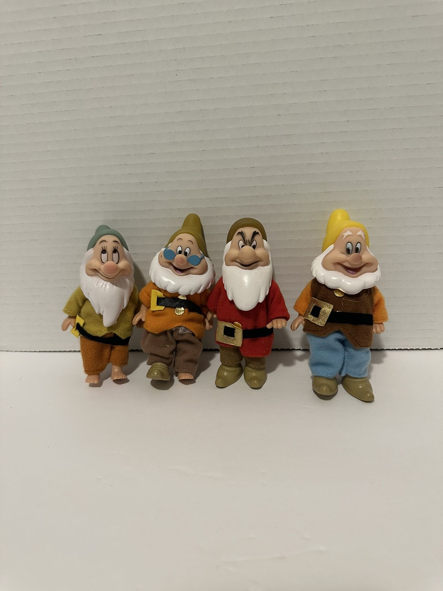 Vintage Disney Snow White 7 Dwarfs (4) collectable Figurines Toys