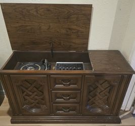 This is a vintage Zenith console stereo, likely from the late 1960s-70s