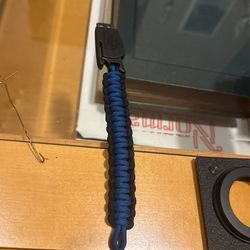 Outdoor Edge Para Claw Medium Black Paracord Stainless Blade Bracelet