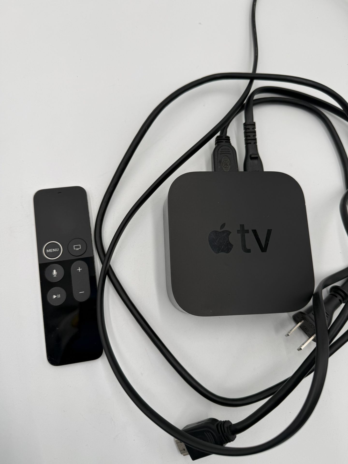 Apple TV 4th Gen HD 32GB A1622 with Siri Remote & Power Cable