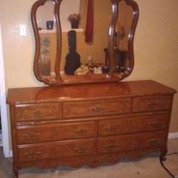 Dresser w/Mirror
