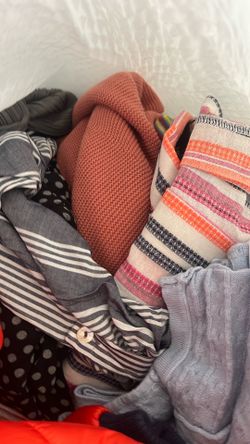Lot of 100 women’s clothes