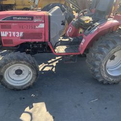2013 Mahindra 3016 4x4 Deisel tractor