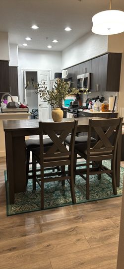 Dining table set