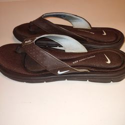 Nike Comfort footed plus thong flip flops, Womans size 11.  New