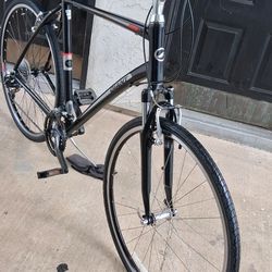 Giant Aluminum Hybrid Bike.  ( 6'0 - 6'6" Riders)