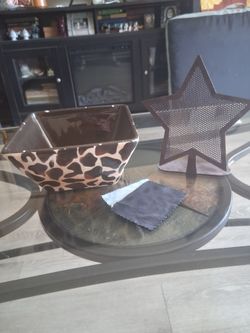 Ceramic Giraffe Print Bowl and Metal Star Decor Set