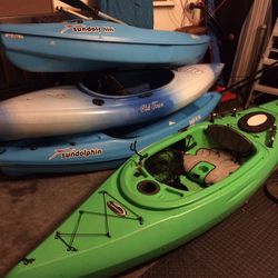 4 Kayaks W/paddles.