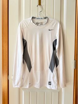 NIKE dri fit men's  XL a form-fitting style no stains like new condition