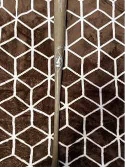Louisville Slugger  C271 Pro Maple wood bat 33.5 inches 30.5 ounces