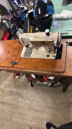 Singer fashionmate vintage sewing machine