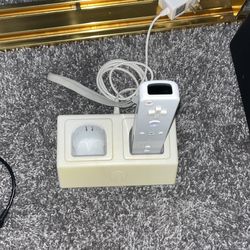 Wii Charger Station And One Remote