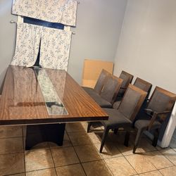 Dinner Table + 6 Chairs