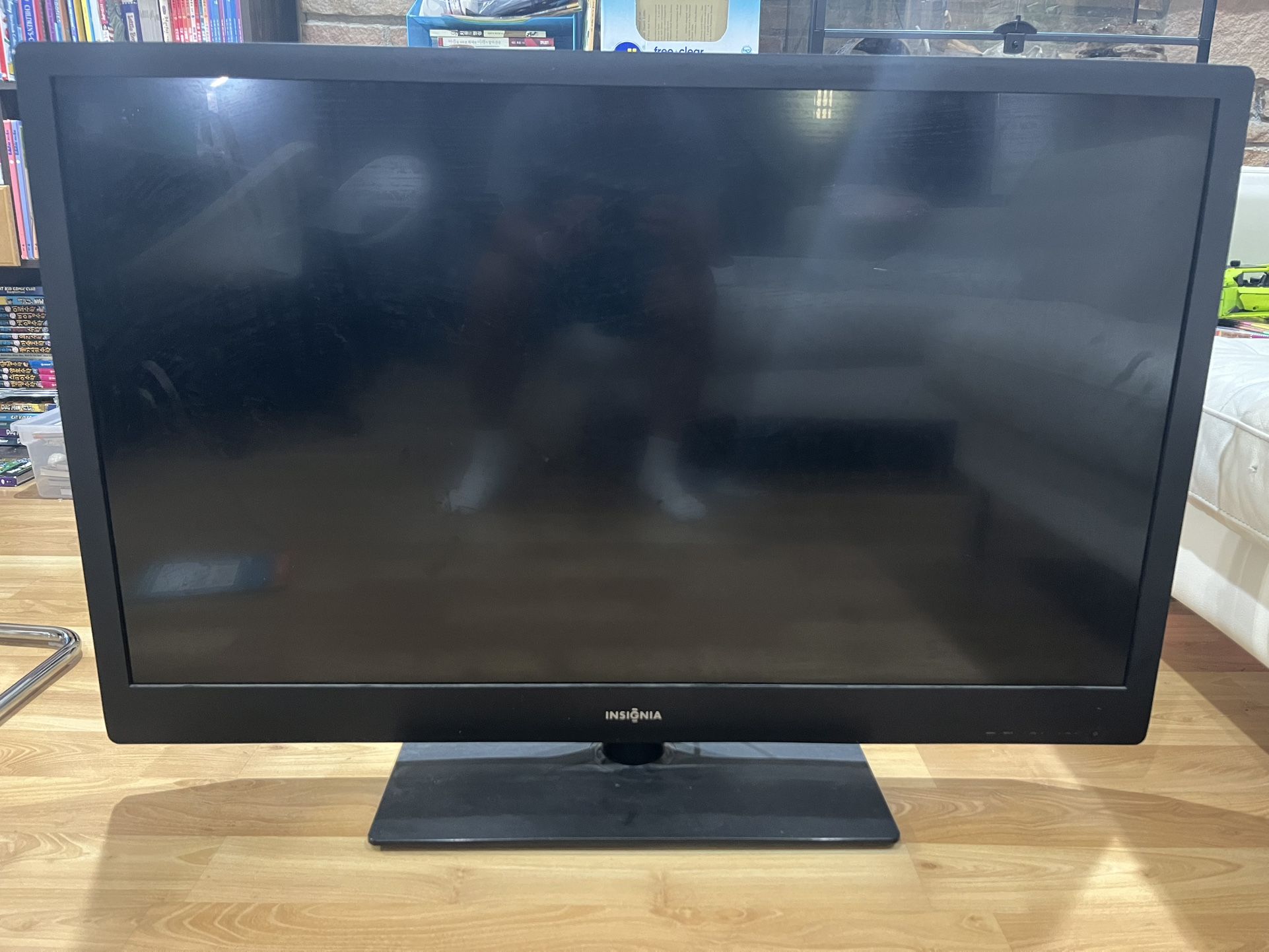 Insignia 46 inches TV