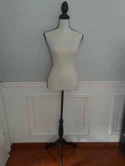 Female Mannequin Body