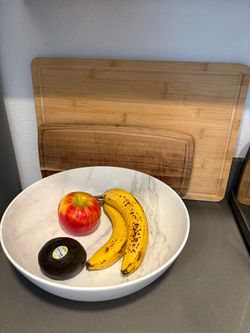 2cutting boards and fruibowl