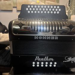 Accordion Panther (Tono Fa)