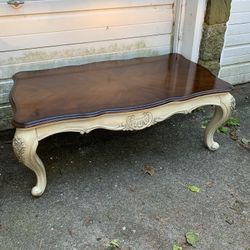 Beautiful Coffee Table In Long Island Great Neck 
