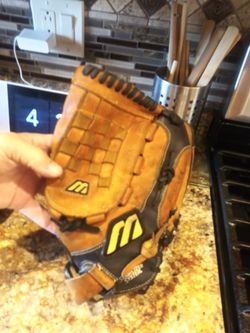 Nice glove for dad to play with Son/daughter