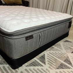 Steaner&Foster Queen Mattress and boxing,is good condition ,it’s clean, it’s firm ,