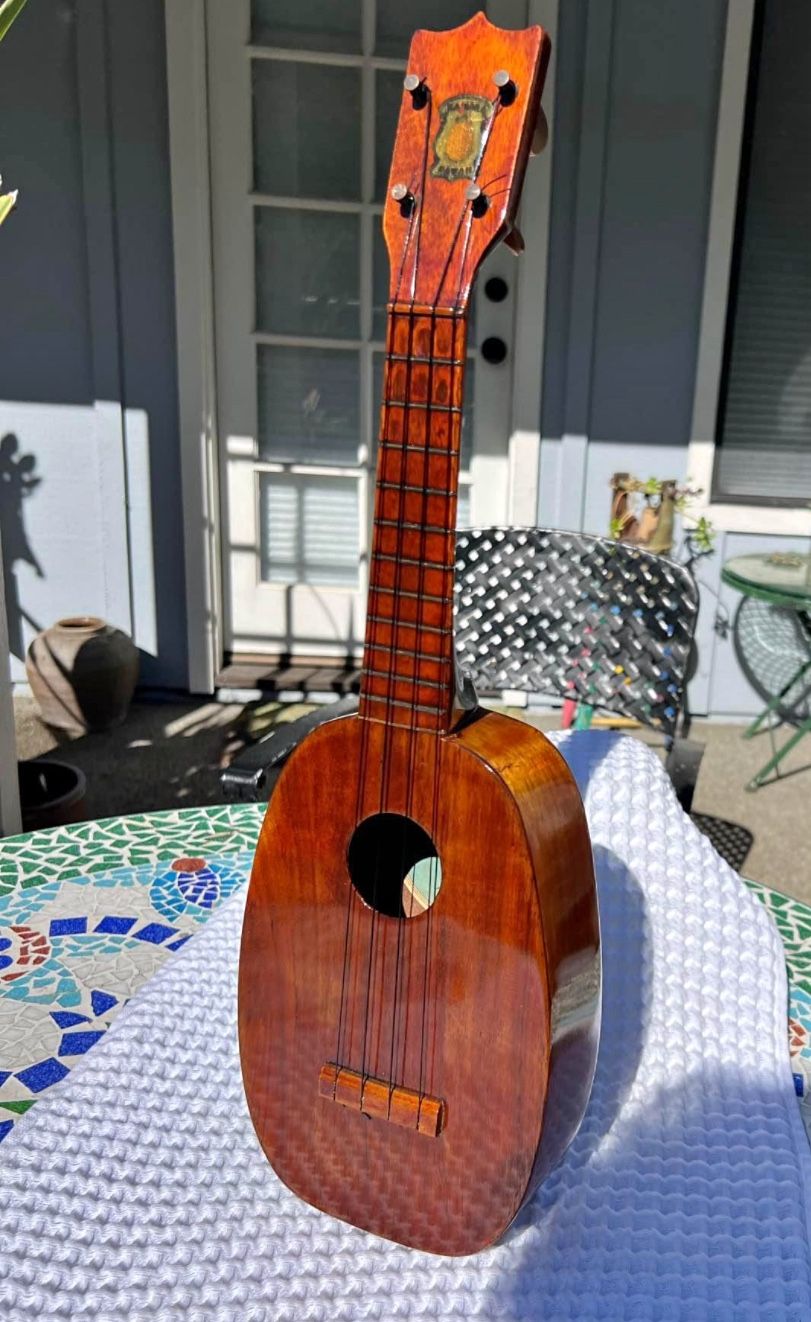 Kamaka Pineapple Ukulele 1928