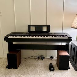 Yamaha PortableGrand DGX-660 Digital Piano