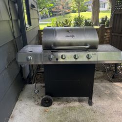 BBQ Grill With Propane Tank