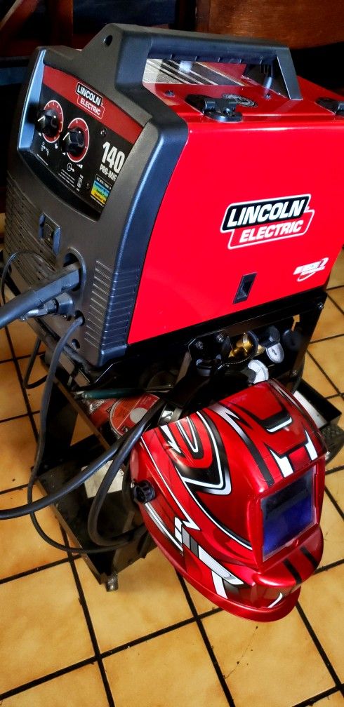 Lincoln Pro MIG 140 With Welding Helmet ,Welding Gloves, Welding Cart And 2 Spools Of Wire And Accessories.