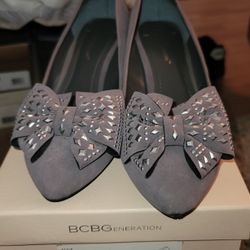 BCBG Gray Bow Wedges
