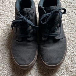Boys Sz 5 Vans Shoes