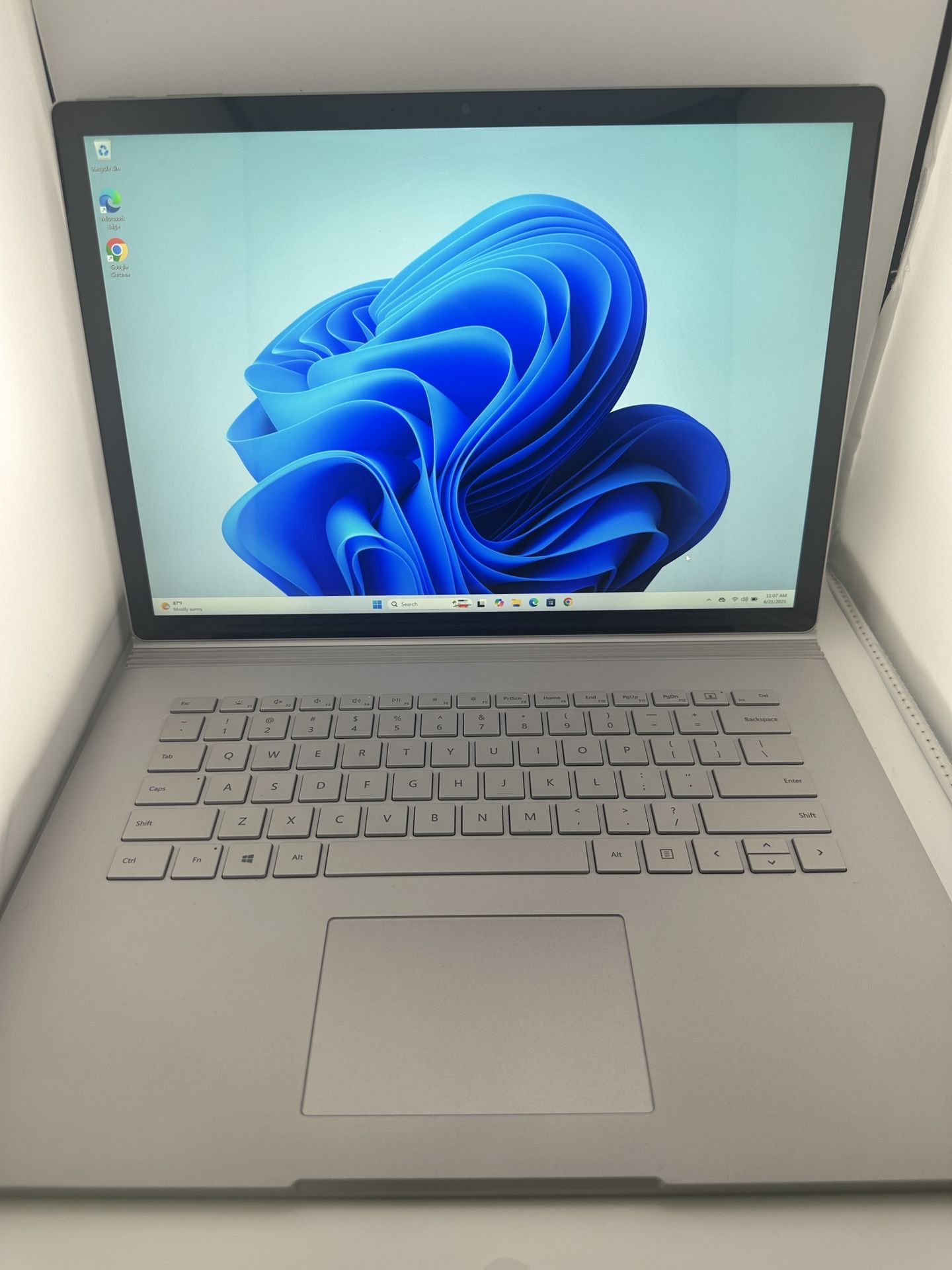 Microsoft Surface Book 3 Platinum, Core i7 / 16GB RAM / 6GB GPU/ Windows 11 Pro / 15” Touchscreen