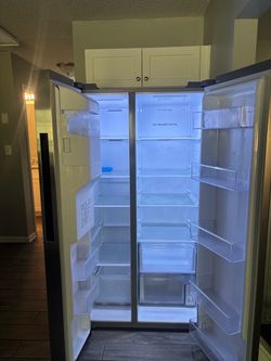 Samsung refrigerator like NEW.