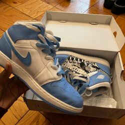 Jordan 1 Mid, size 7Y