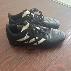Adidas Indoor Shoes/turf Size 3.5y Kids