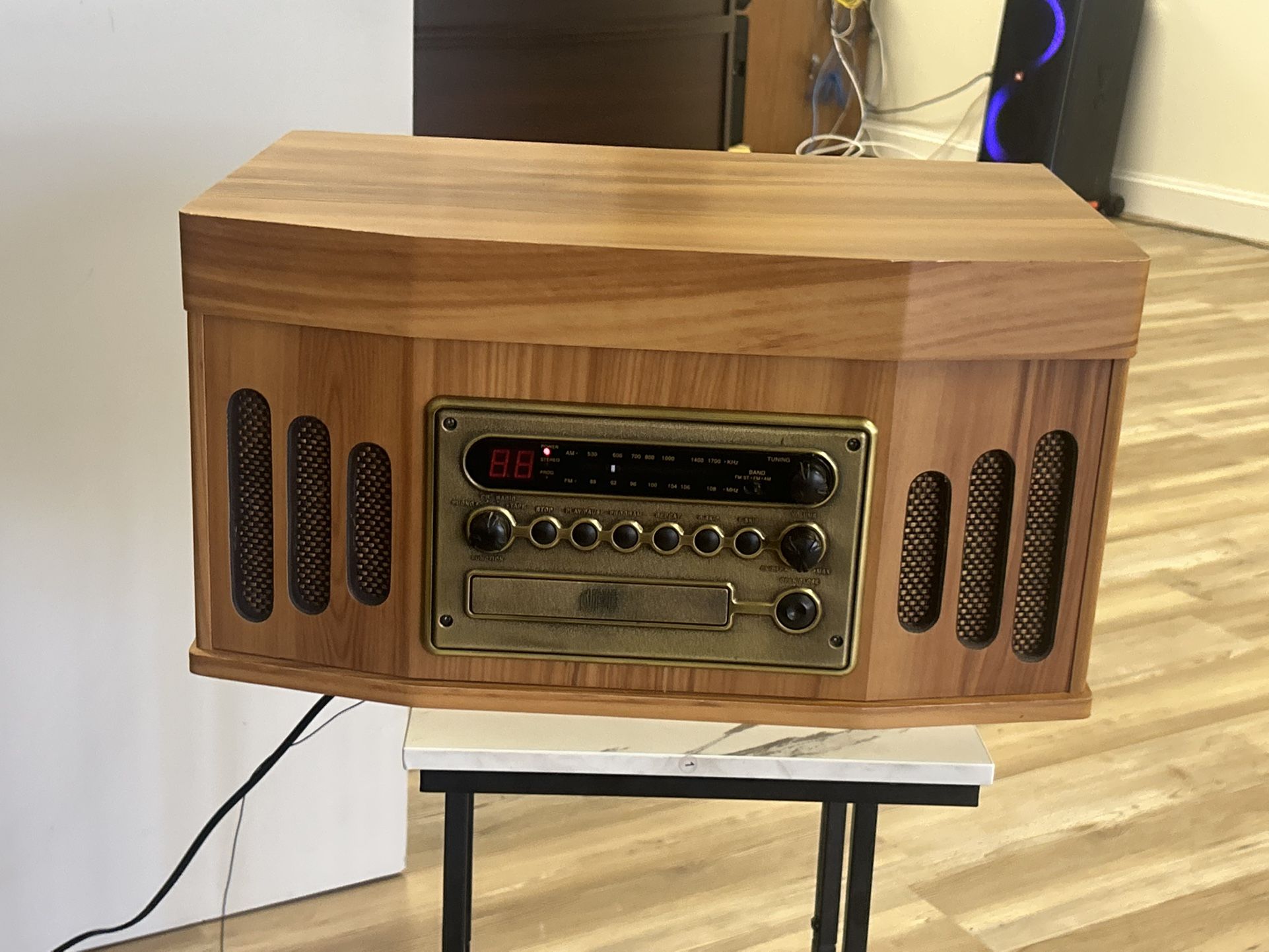 Vintage Classic Turntable Stereo System – CD, Vinyl, Radio – Works Perfectly!